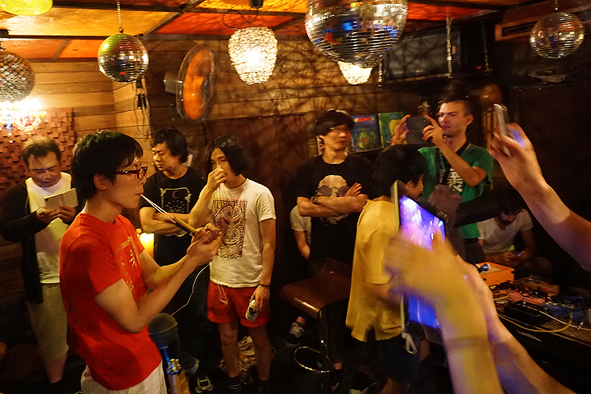 アナーキー吉田 （水中、それは苦しい/from 徳島）